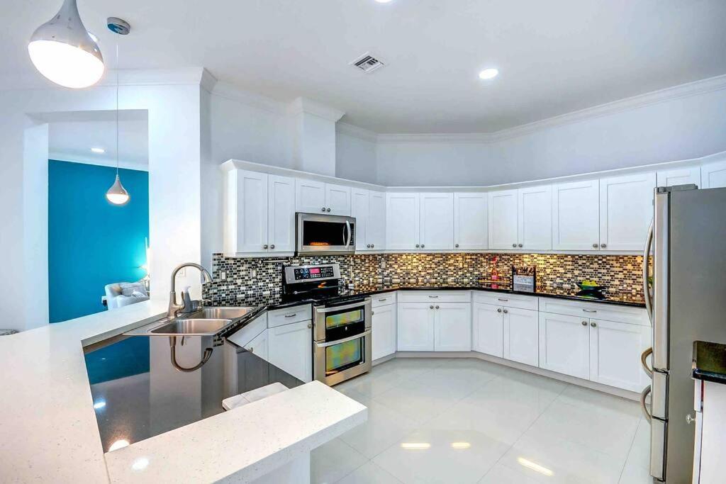 Beautiful house + heated pool/17 guest,básquetball Cutler Bay Exterior foto