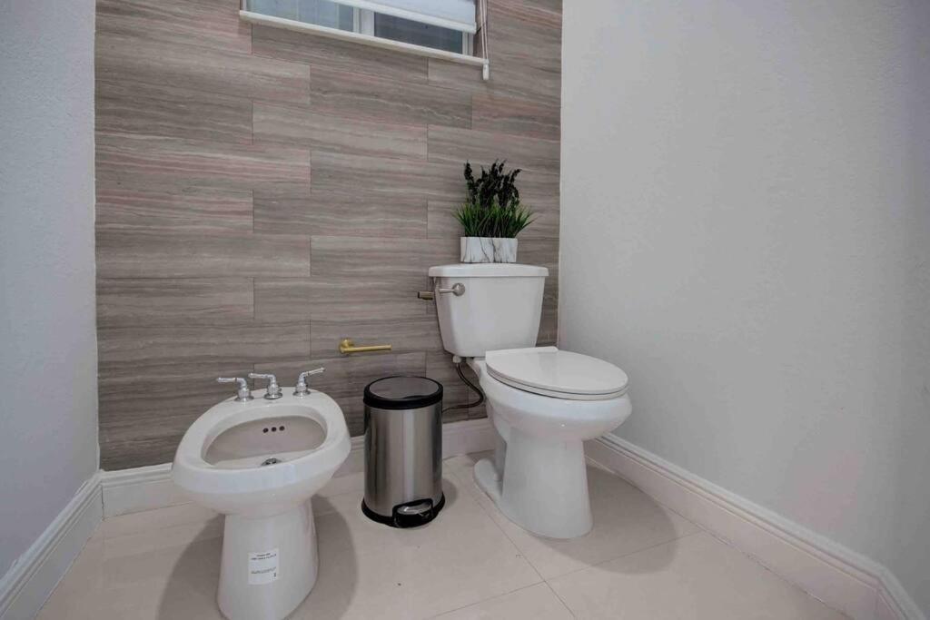 Beautiful house + heated pool/17 guest,básquetball Cutler Bay Exterior foto